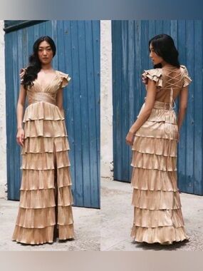 Mac Duggal
Ieena Metallic Tiered Gown size 12 NEW $498